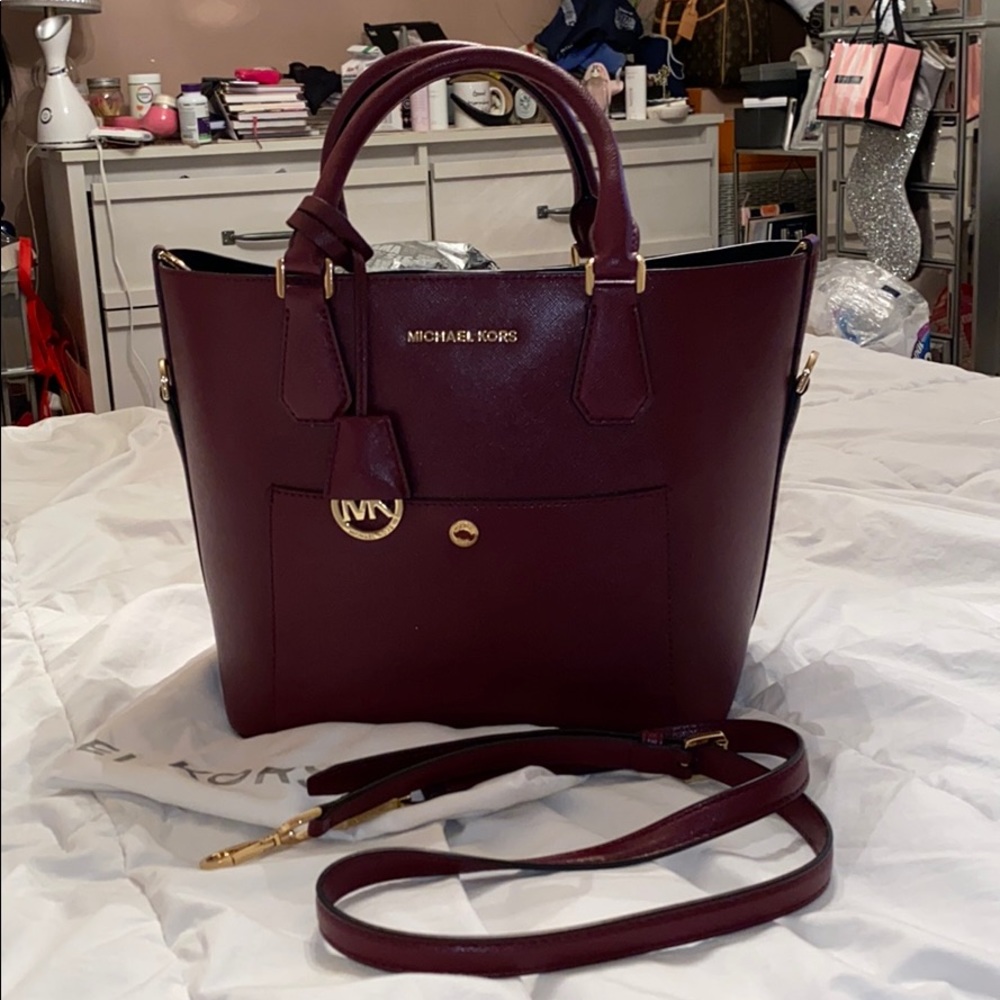 Michael Kors Greenwhich Bag in  Merlot